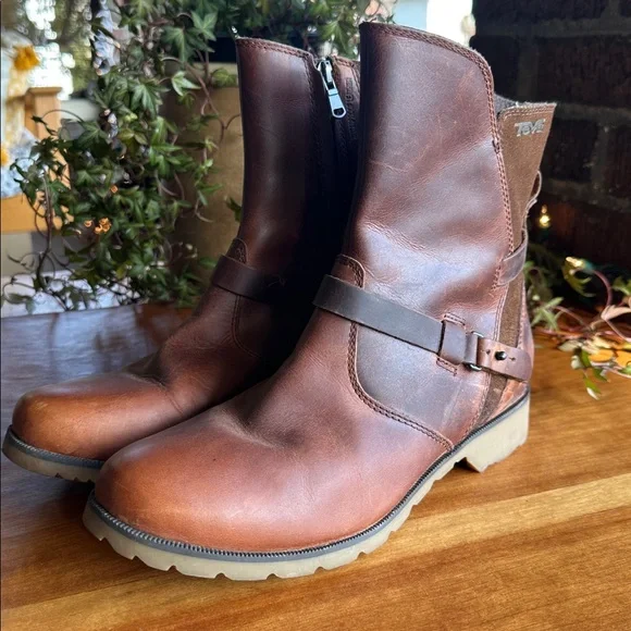 Teva Delavina waterproof tan leather upper casual/moto/outdoors low boot. Size 9 - Picture 3 of 11